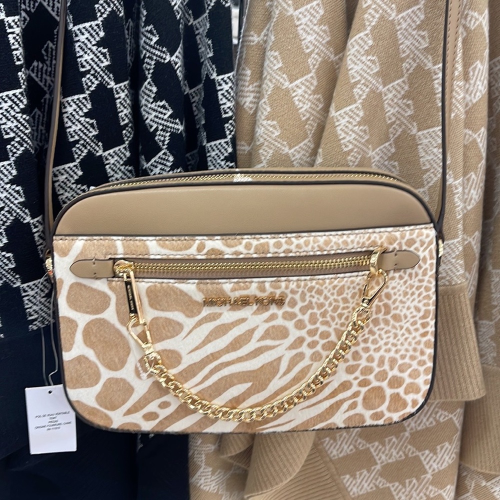 MICHAEL KORS JET SET LARGE EAST WEST ZIP POCKET CHAIN XBODY 
CAMEL
NWT - Picture 7 of 16